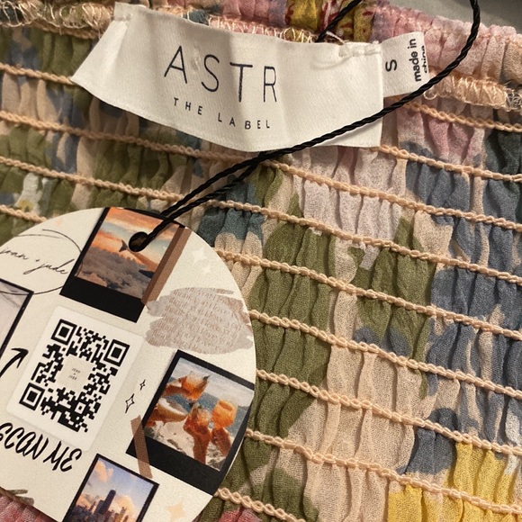 ASTR THE LABEL TONINA FLORAL PUFF SLEEVE TOP
COLOR: TAUPE FUCHSIA MLT FLCOLOR - Picture 5 of 6